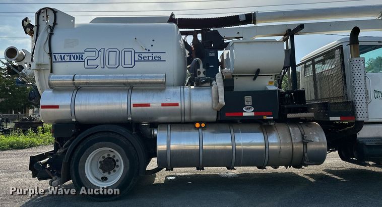image for item OC9075 1996 International 2554  sewer jetter truck