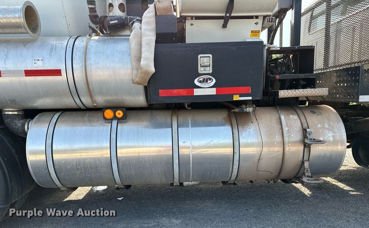 image for item OC9075 1996 International 2554  sewer jetter truck