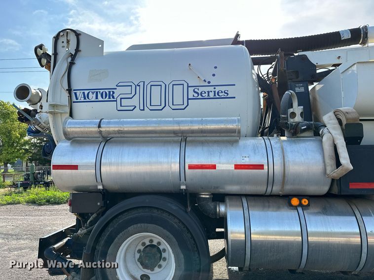 image for item OC9075 1996 International 2554  sewer jetter truck