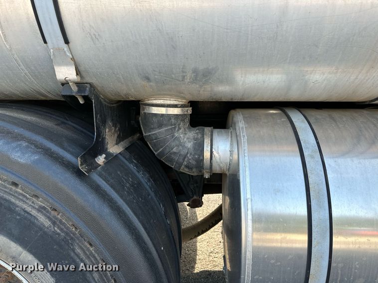 image for item OC9075 1996 International 2554  sewer jetter truck