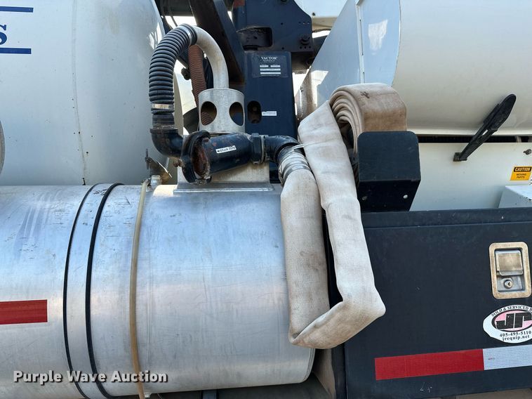 image for item OC9075 1996 International 2554  sewer jetter truck