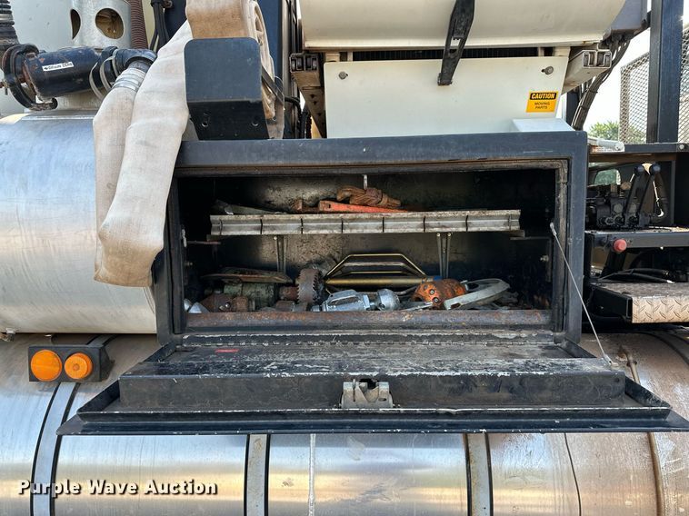 image for item OC9075 1996 International 2554  sewer jetter truck