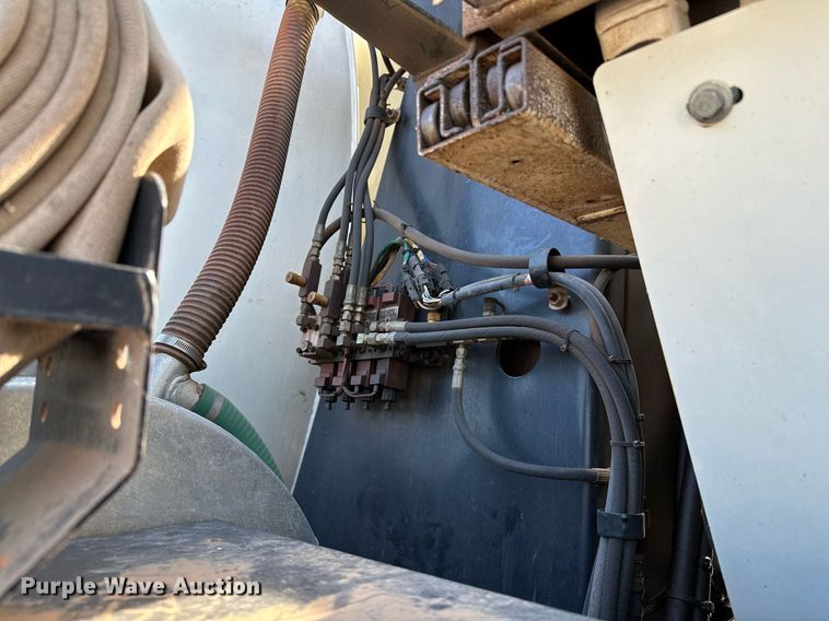 image for item OC9075 1996 International 2554  sewer jetter truck