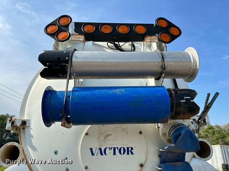 image for item OC9075 1996 International 2554  sewer jetter truck