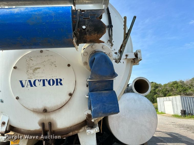 image for item OC9075 1996 International 2554  sewer jetter truck