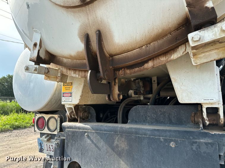 image for item OC9075 1996 International 2554  sewer jetter truck