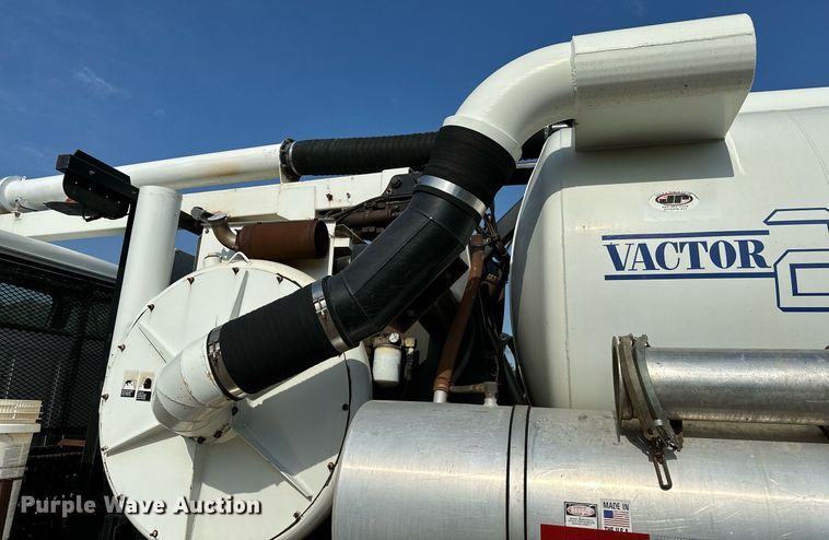 image for item OC9075 1996 International 2554  sewer jetter truck