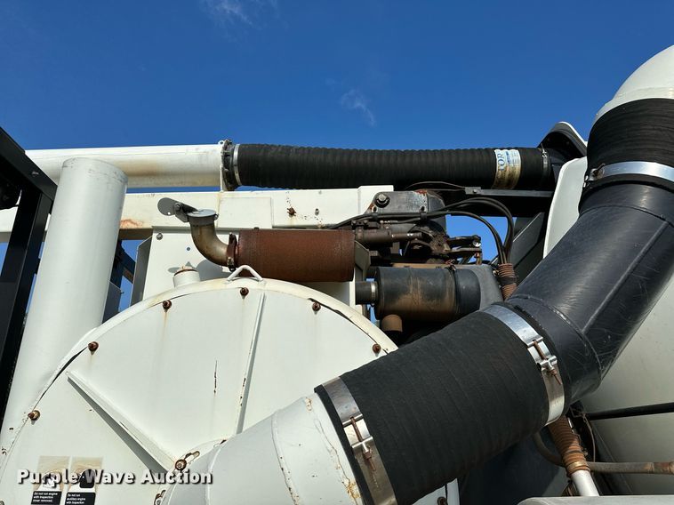 image for item OC9075 1996 International 2554  sewer jetter truck