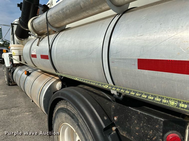 image for item OC9075 1996 International 2554  sewer jetter truck