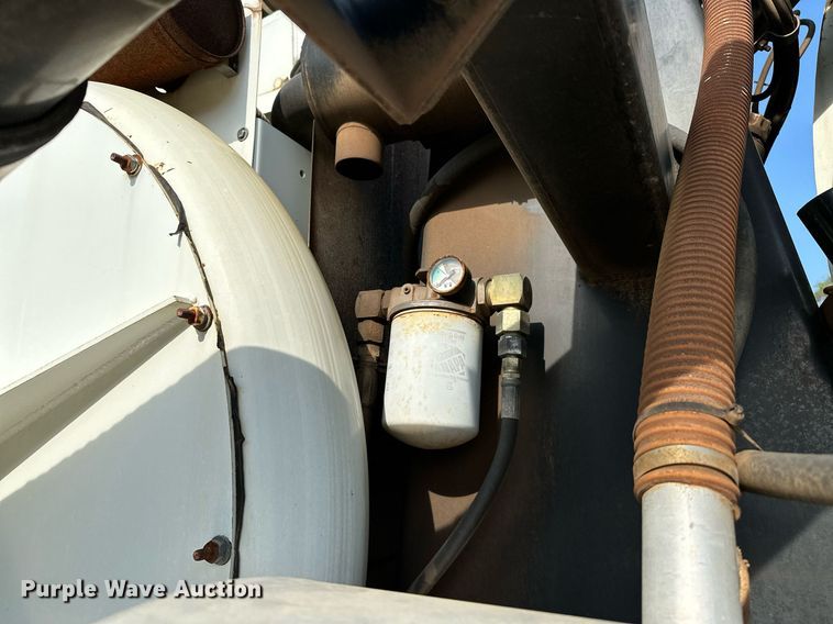 image for item OC9075 1996 International 2554  sewer jetter truck