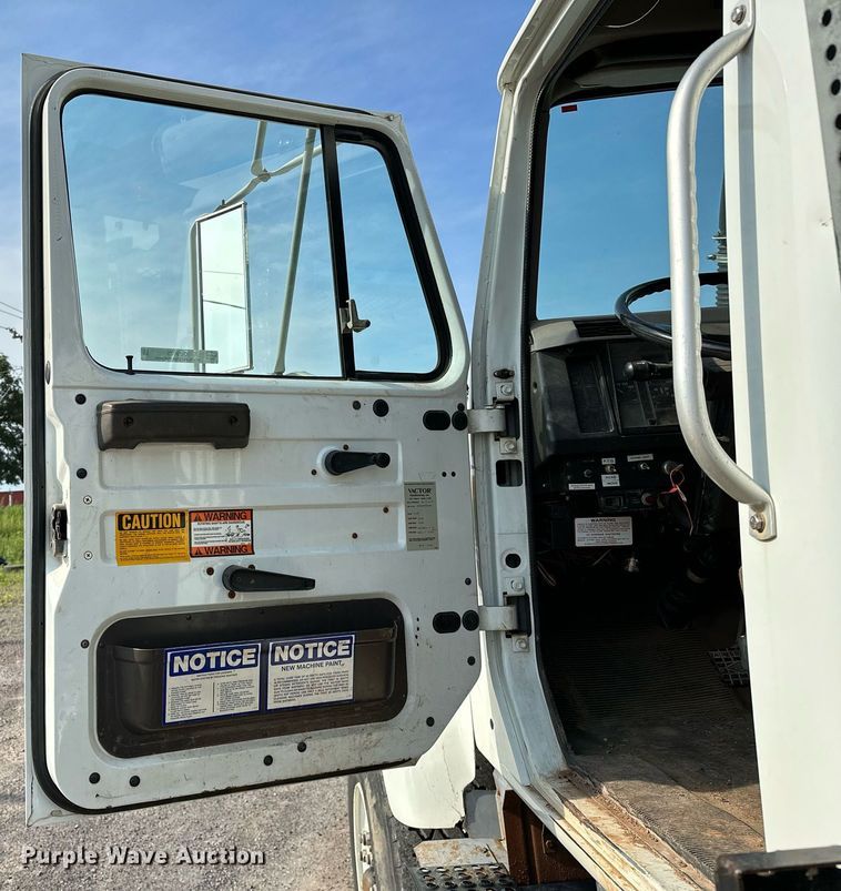 image for item OC9075 1996 International 2554  sewer jetter truck