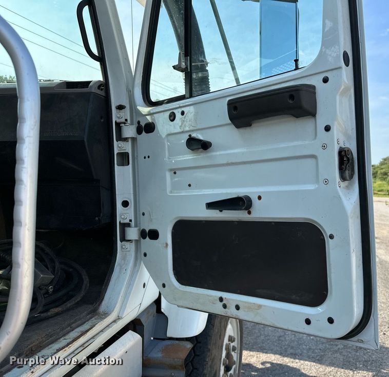 image for item OC9075 1996 International 2554  sewer jetter truck