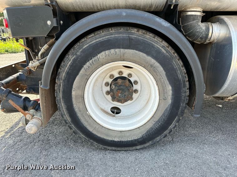image for item OC9075 1996 International 2554  sewer jetter truck