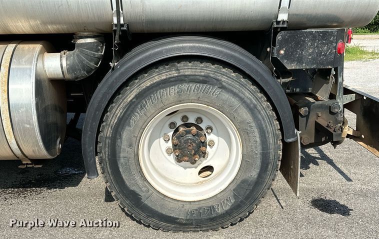 image for item OC9075 1996 International 2554  sewer jetter truck