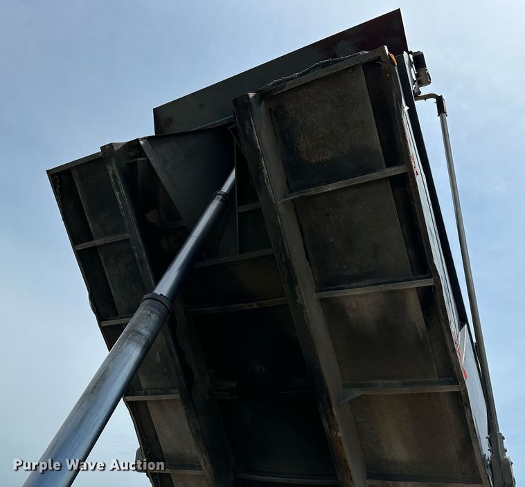 image for item OC9117 2008 Freightliner Business Class M2  dump truck