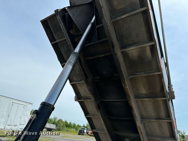 image for item OC9117 2008 Freightliner Business Class M2  dump truck