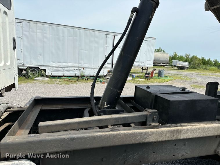 image for item OC9117 2008 Freightliner Business Class M2  dump truck