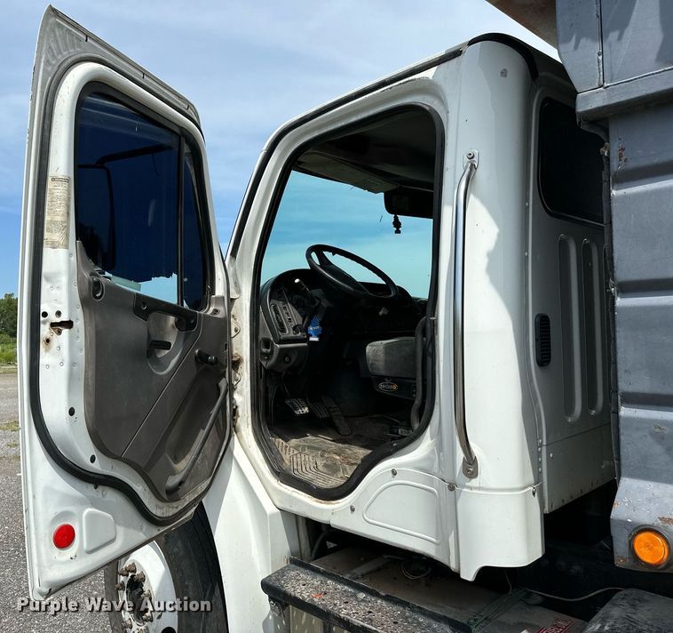 image for item OC9117 2008 Freightliner Business Class M2  dump truck