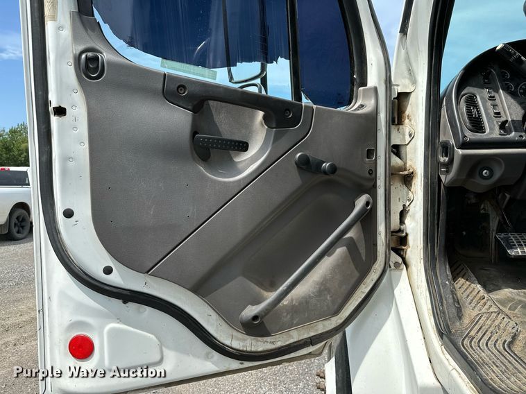 image for item OC9117 2008 Freightliner Business Class M2  dump truck