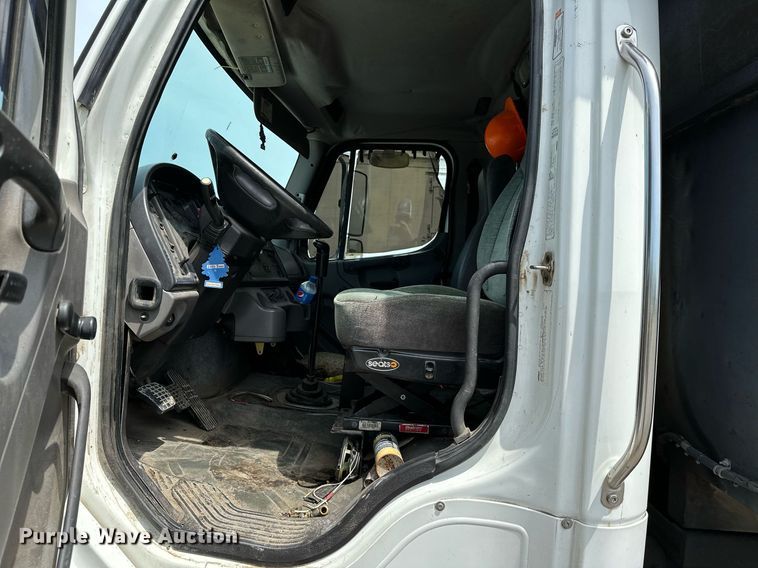 image for item OC9117 2008 Freightliner Business Class M2  dump truck