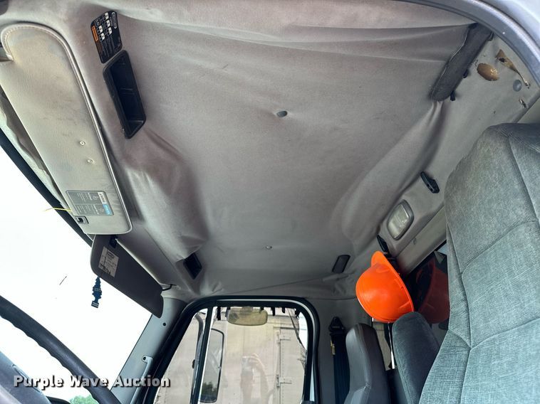 image for item OC9117 2008 Freightliner Business Class M2  dump truck