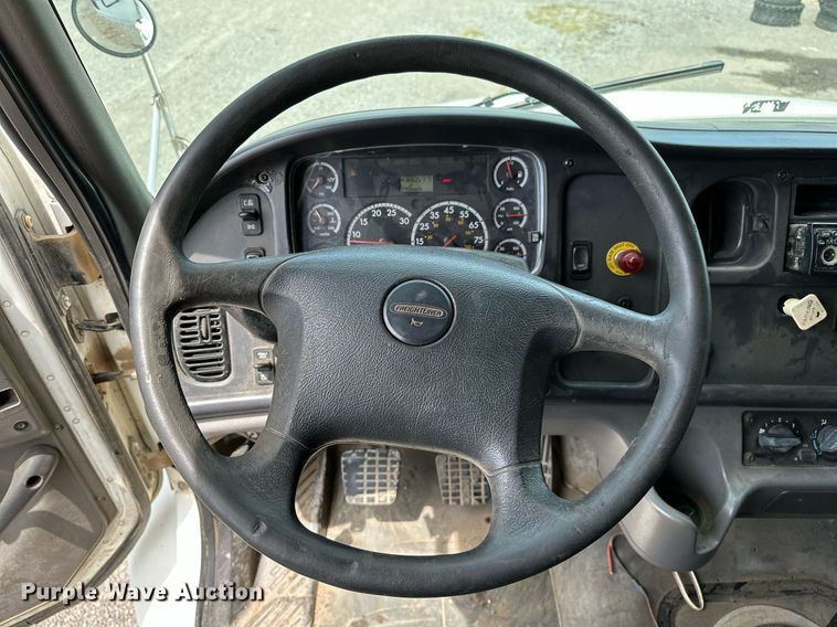 image for item OC9117 2008 Freightliner Business Class M2  dump truck