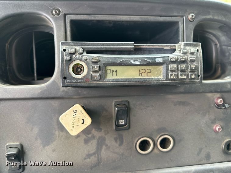 image for item OC9117 2008 Freightliner Business Class M2  dump truck