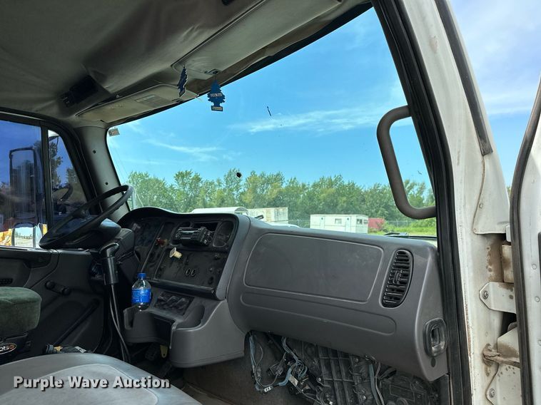 image for item OC9117 2008 Freightliner Business Class M2  dump truck