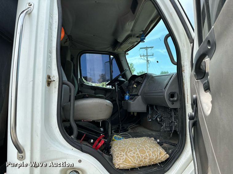 image for item OC9117 2008 Freightliner Business Class M2  dump truck