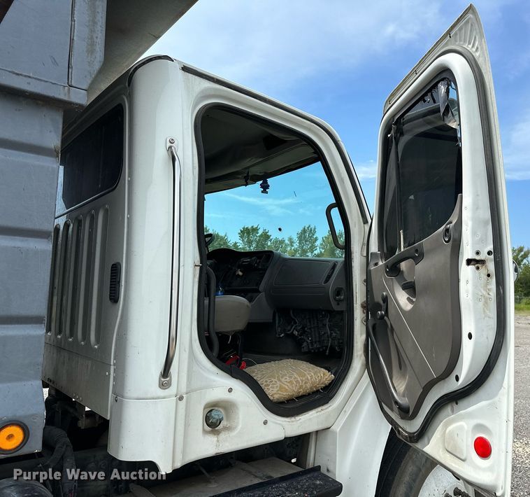 image for item OC9117 2008 Freightliner Business Class M2  dump truck