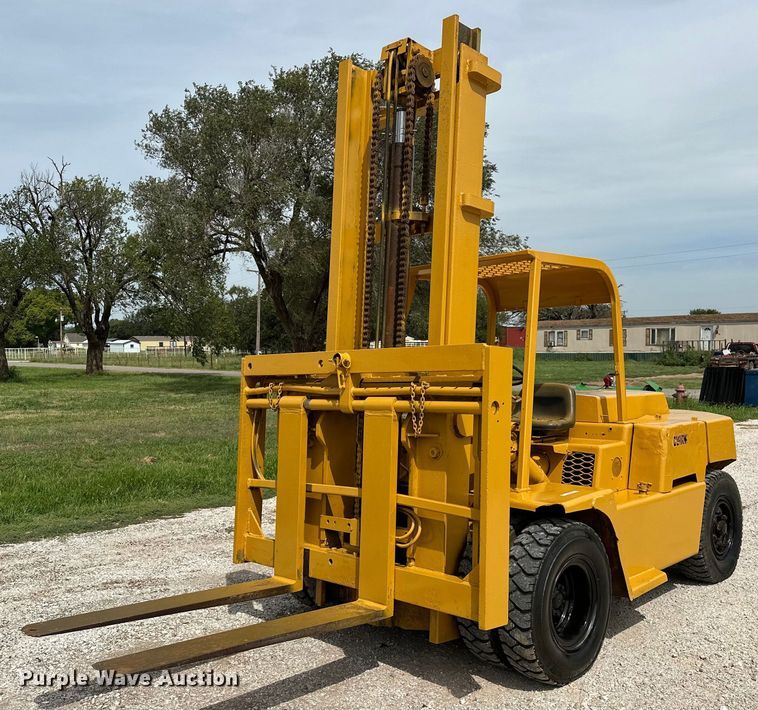 image for item OC9133 Clark  forklift