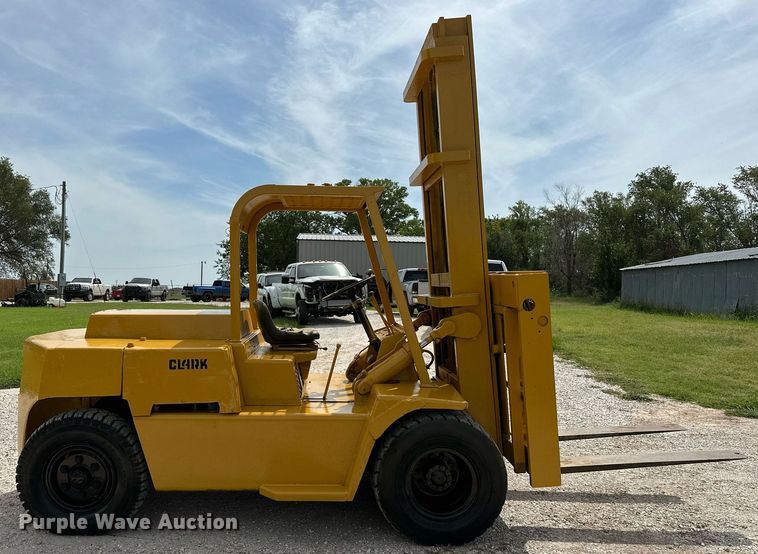 image for item OC9133 Clark  forklift