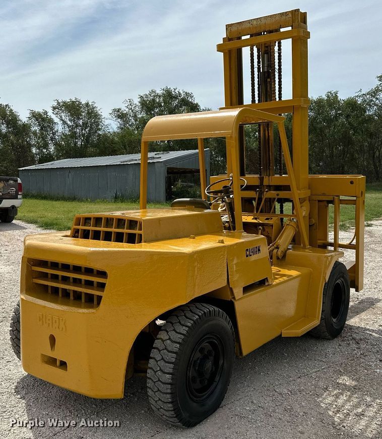 image for item OC9133 Clark  forklift