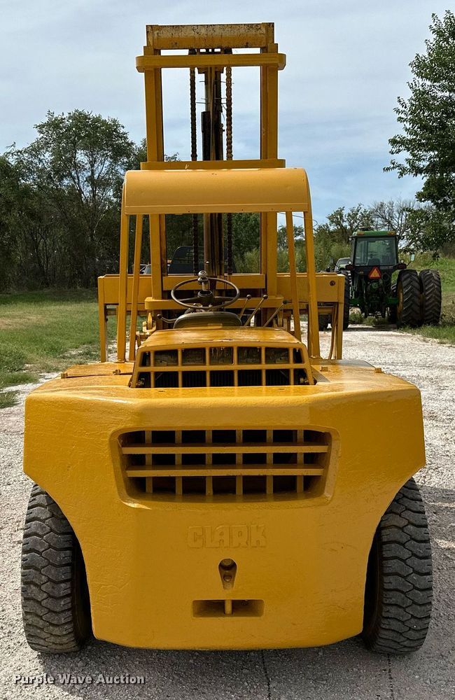 image for item OC9133 Clark  forklift