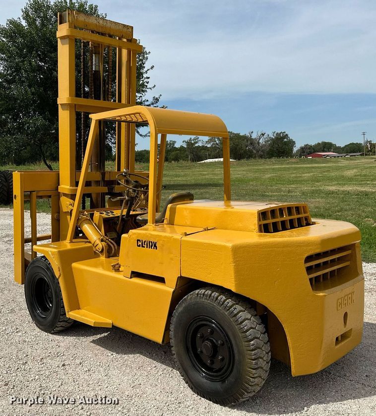 image for item OC9133 Clark  forklift