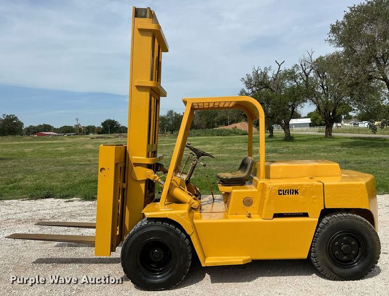 image for item OC9133 Clark  forklift