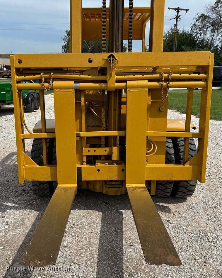 image for item OC9133 Clark  forklift