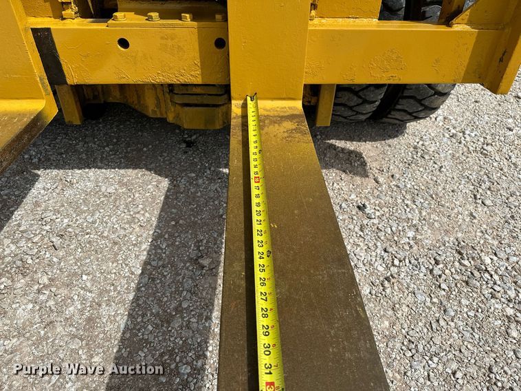 image for item OC9133 Clark  forklift