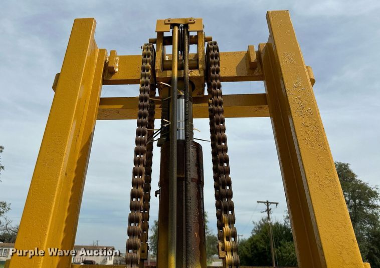 image for item OC9133 Clark  forklift