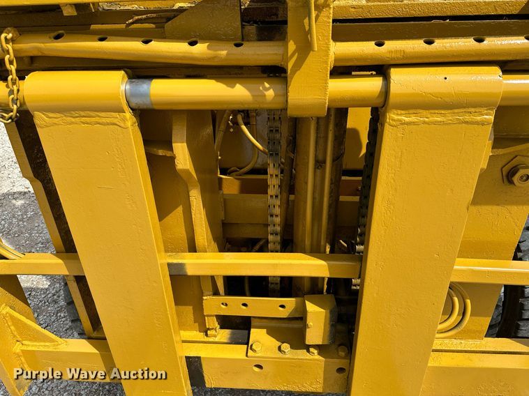 image for item OC9133 Clark  forklift