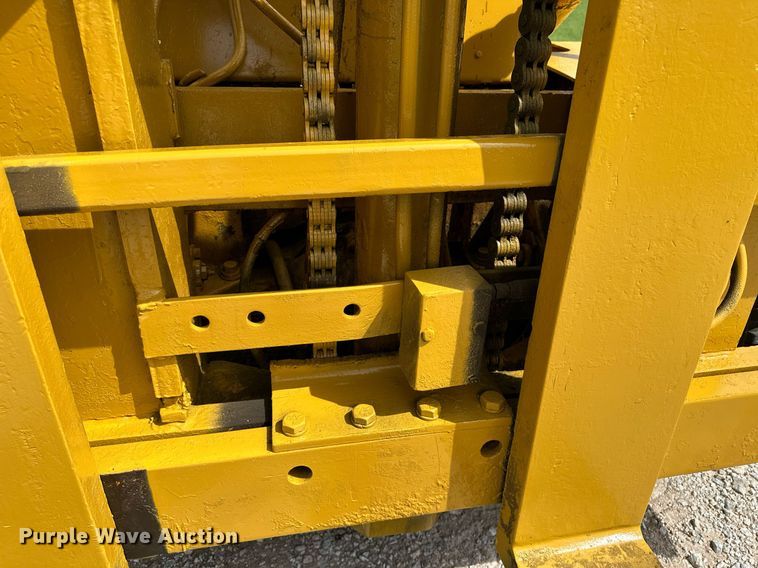 image for item OC9133 Clark  forklift