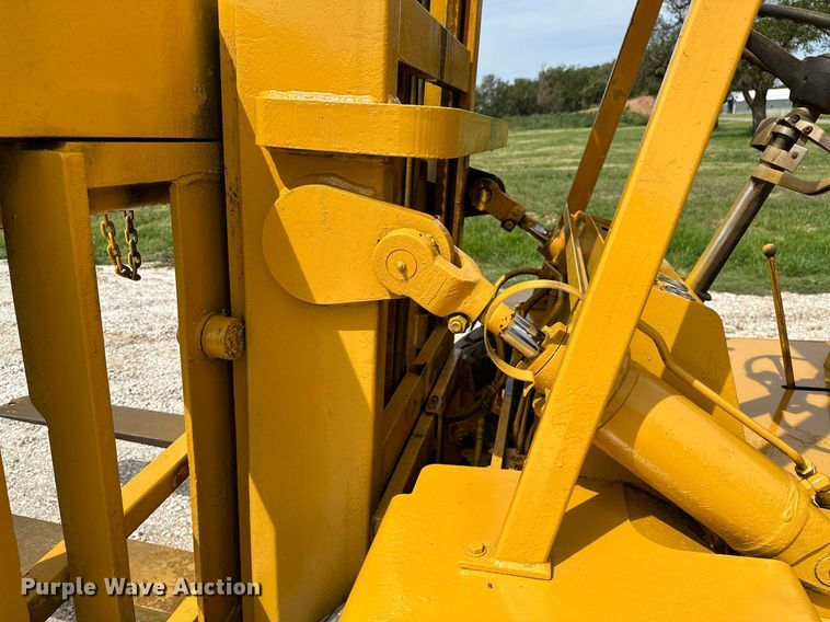 image for item OC9133 Clark  forklift