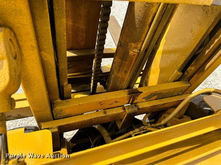 image for item OC9133 Clark  forklift