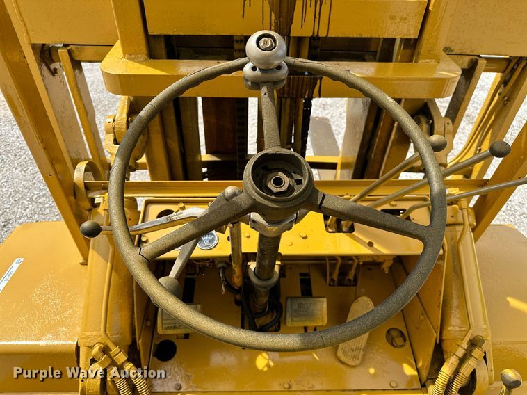 image for item OC9133 Clark  forklift