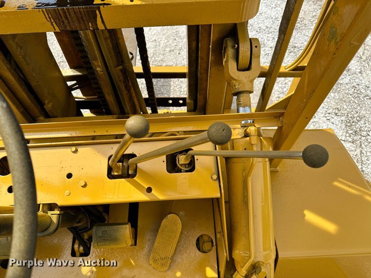 image for item OC9133 Clark  forklift