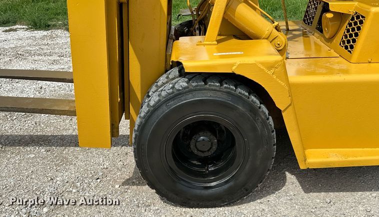 image for item OC9133 Clark  forklift