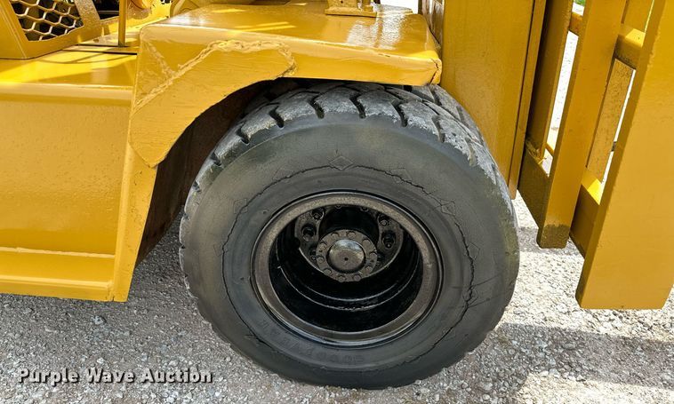 image for item OC9133 Clark  forklift