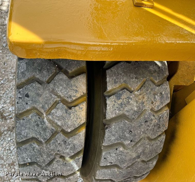 image for item OC9133 Clark  forklift