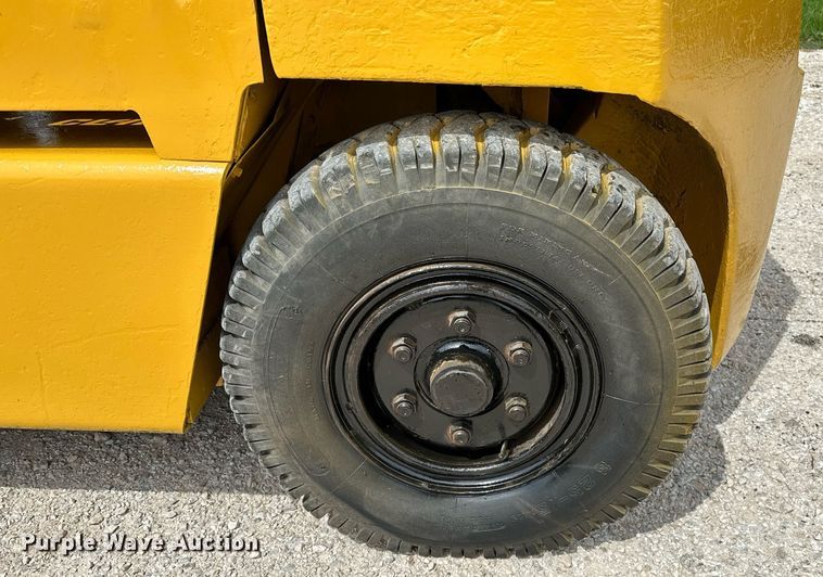 image for item OC9133 Clark  forklift