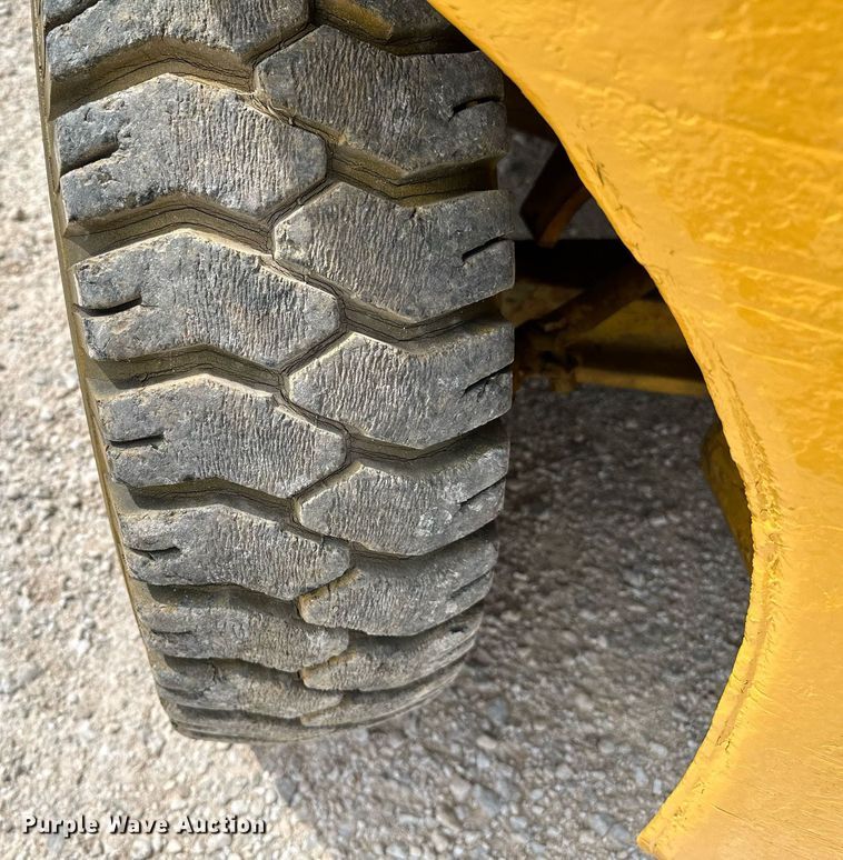 image for item OC9133 Clark  forklift